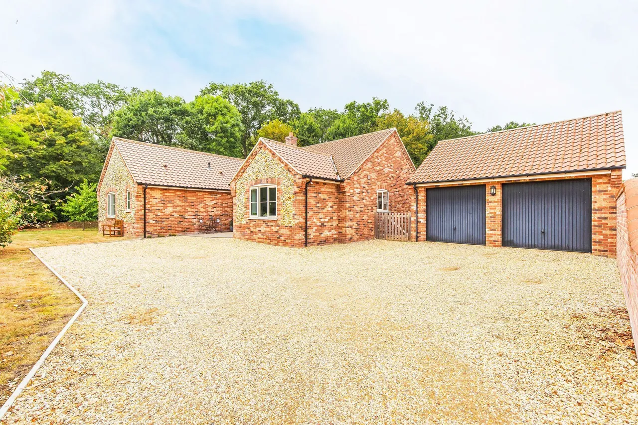 Spacious Bespoke Detached Bungalow in, photo 19