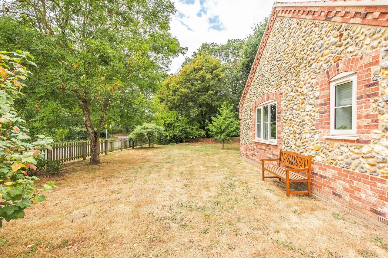 Spacious Bespoke Detached Bungalow in, photo 18