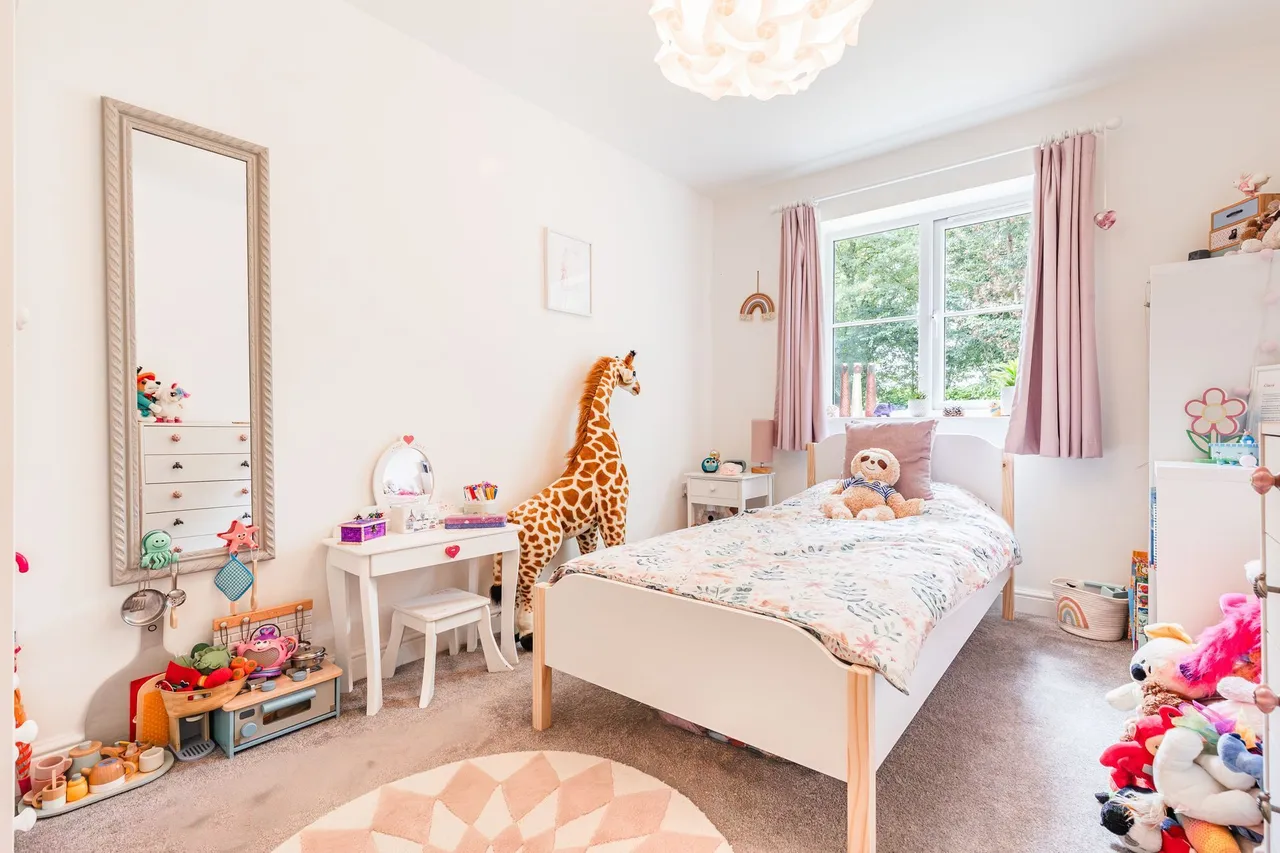 Spacious Bespoke Detached Bungalow in, photo 12