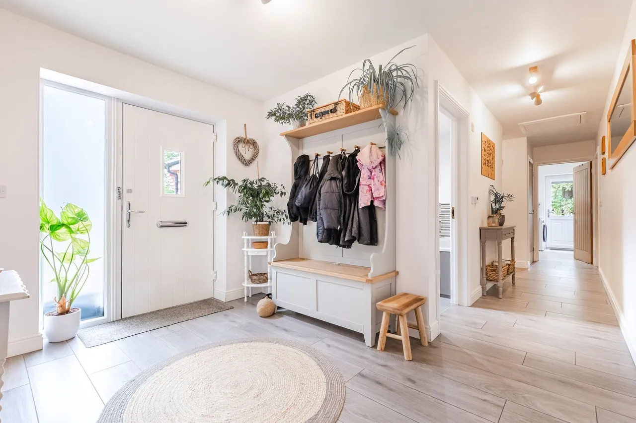 Spacious Bespoke Detached Bungalow in, photo 5