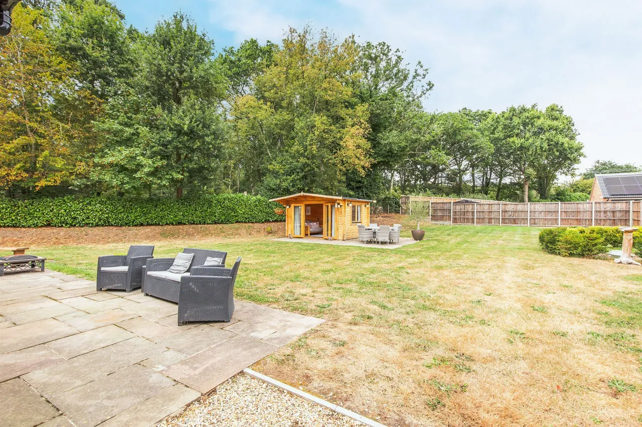 Spacious Bespoke Detached Bungalow in, photo 4