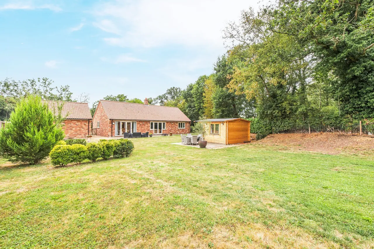 Spacious Bespoke Detached Bungalow in, photo 14