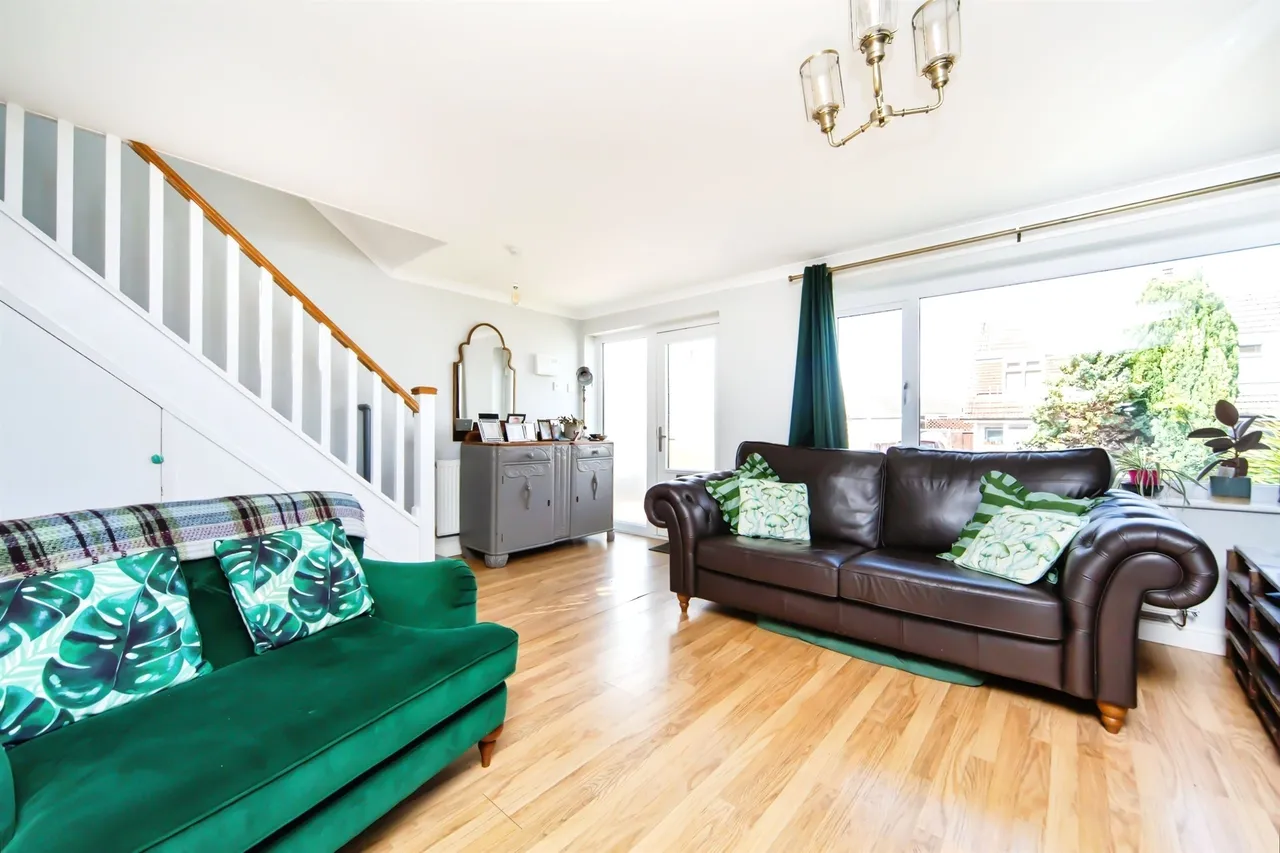 Malin Close, Hale Village, L24, photo 4