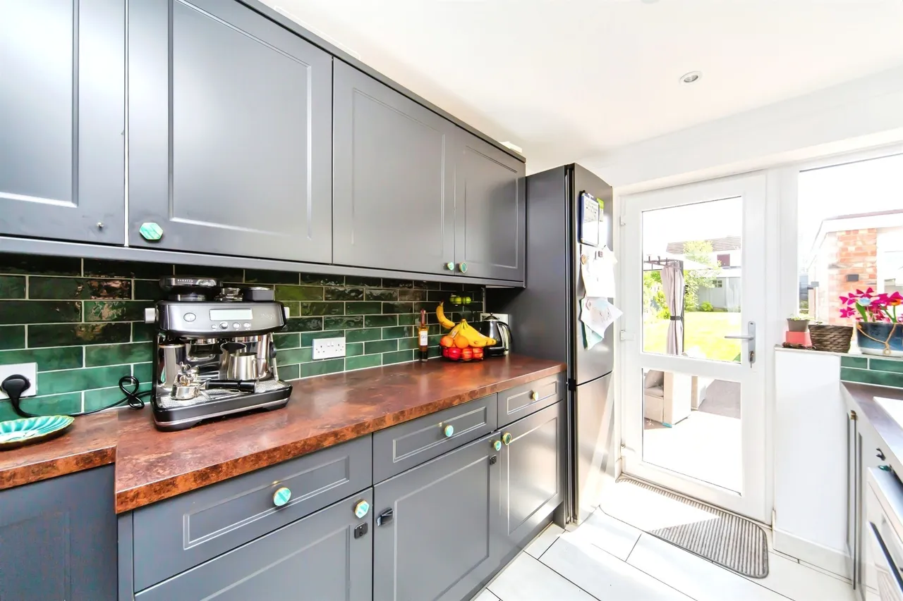 Malin Close, Hale Village, L24, photo 10