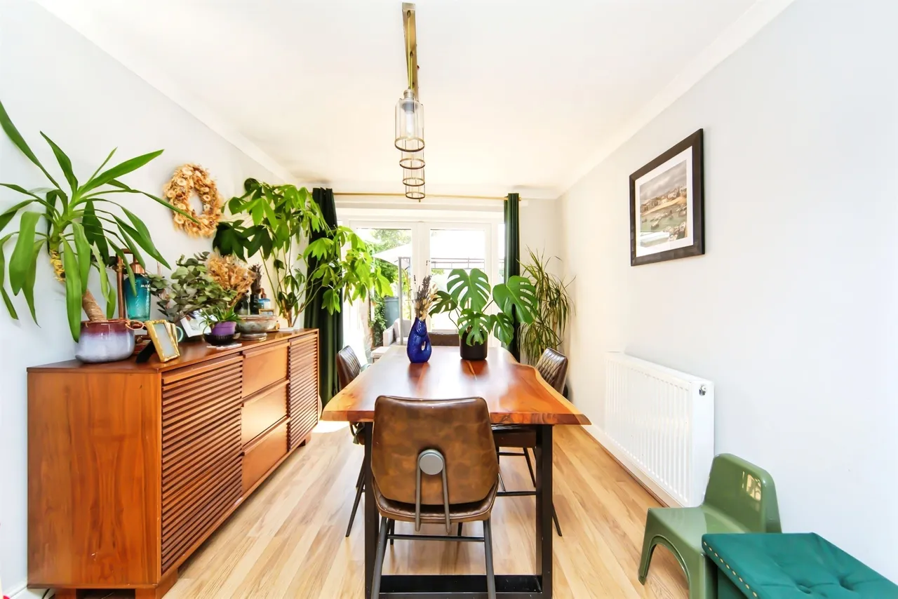 Malin Close, Hale Village, L24, photo 6