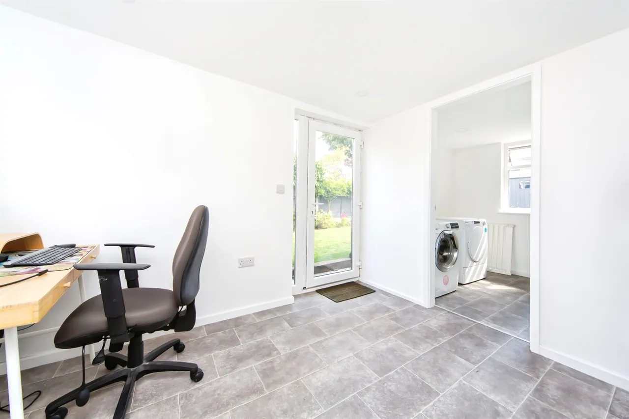 Malin Close, Hale Village, L24, photo 19