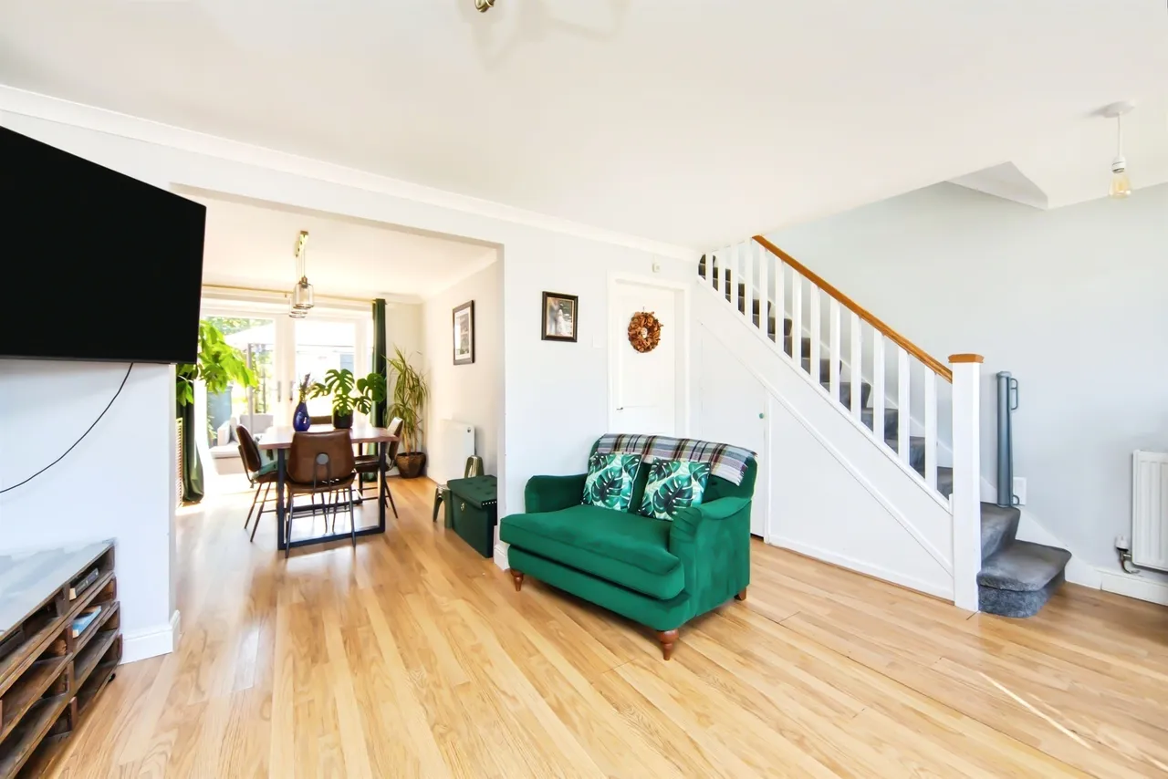 Malin Close, Hale Village, L24, photo 5