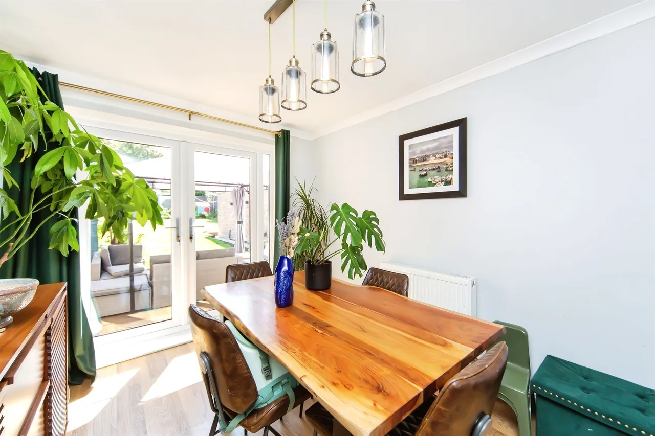Malin Close, Hale Village, L24, photo 7
