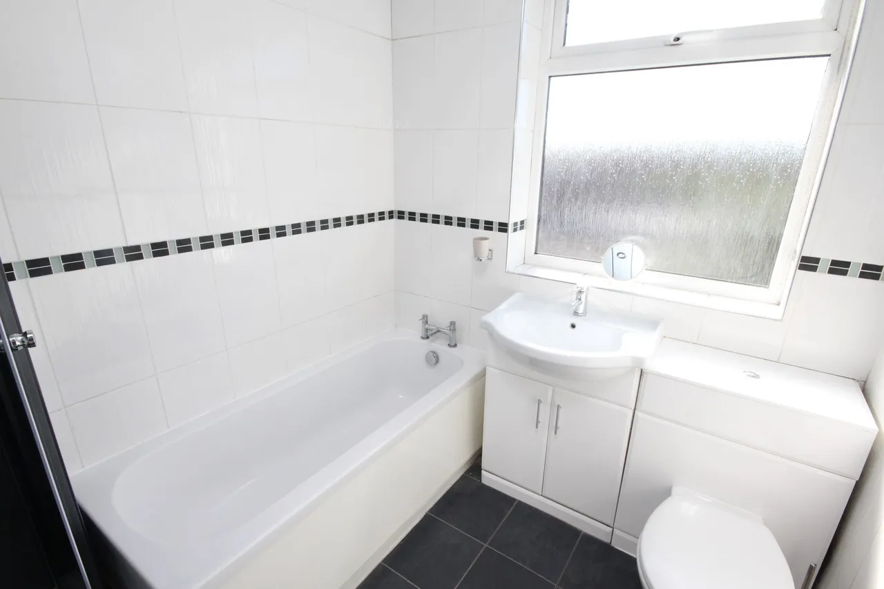 Ladysmith Avenue, Ashton-In-Makerfield, Wigan, Wigan, WN4 9DB, photo 11