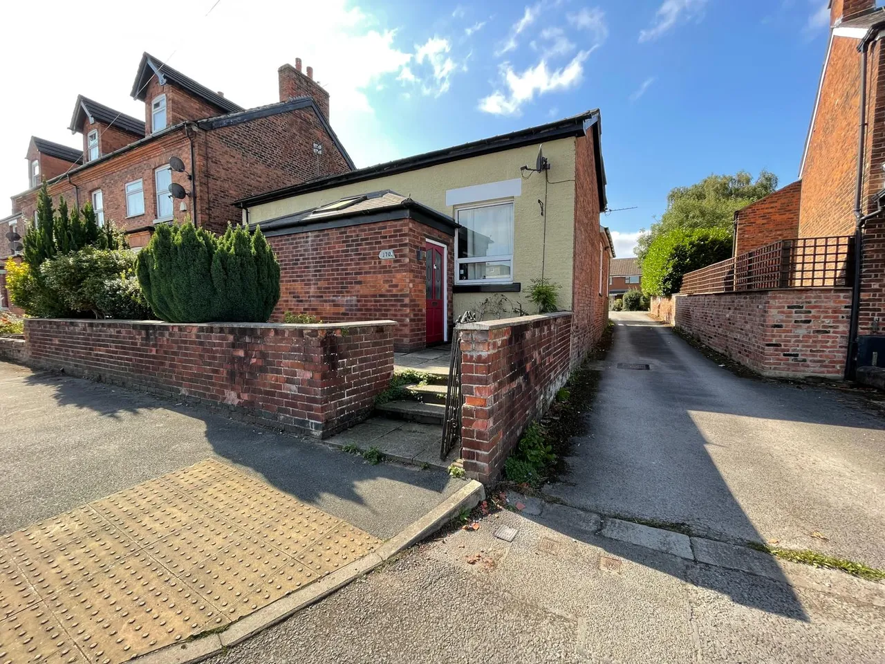 3 bed flat for sale, London Road, Northwich, CW9