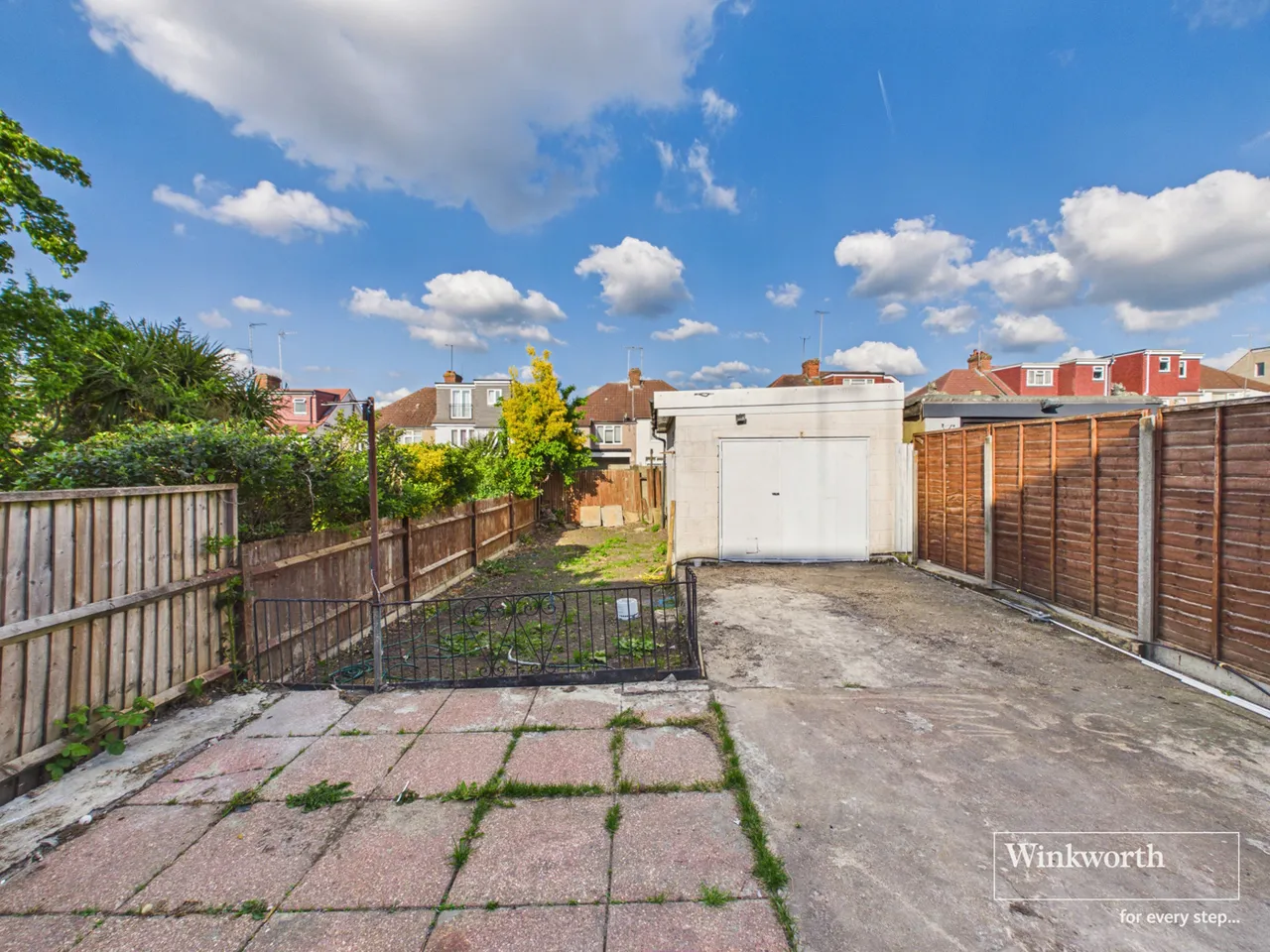 3 bed house for sale — St. Georges Avenue, Kingsbury, London, NW9
