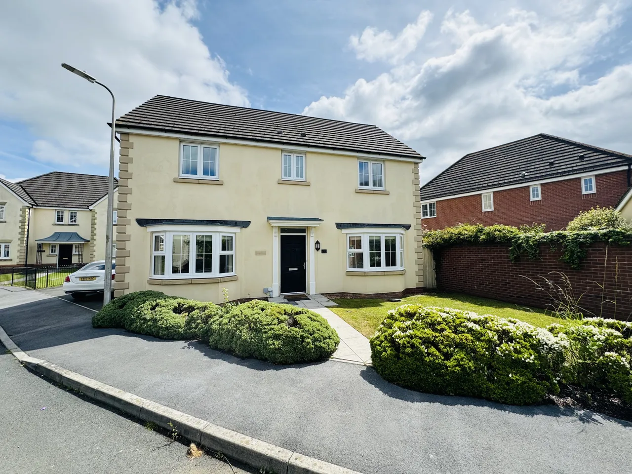 4 bed house to rent, Llwyn Yr Eos, Carmarthen, SA31