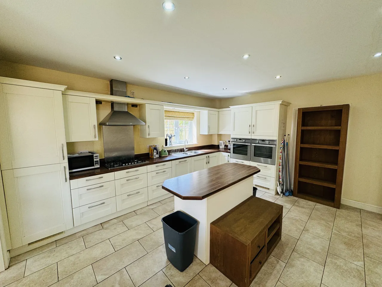 Llwyn Yr Eos, Carmarthen, SA31, photo 2