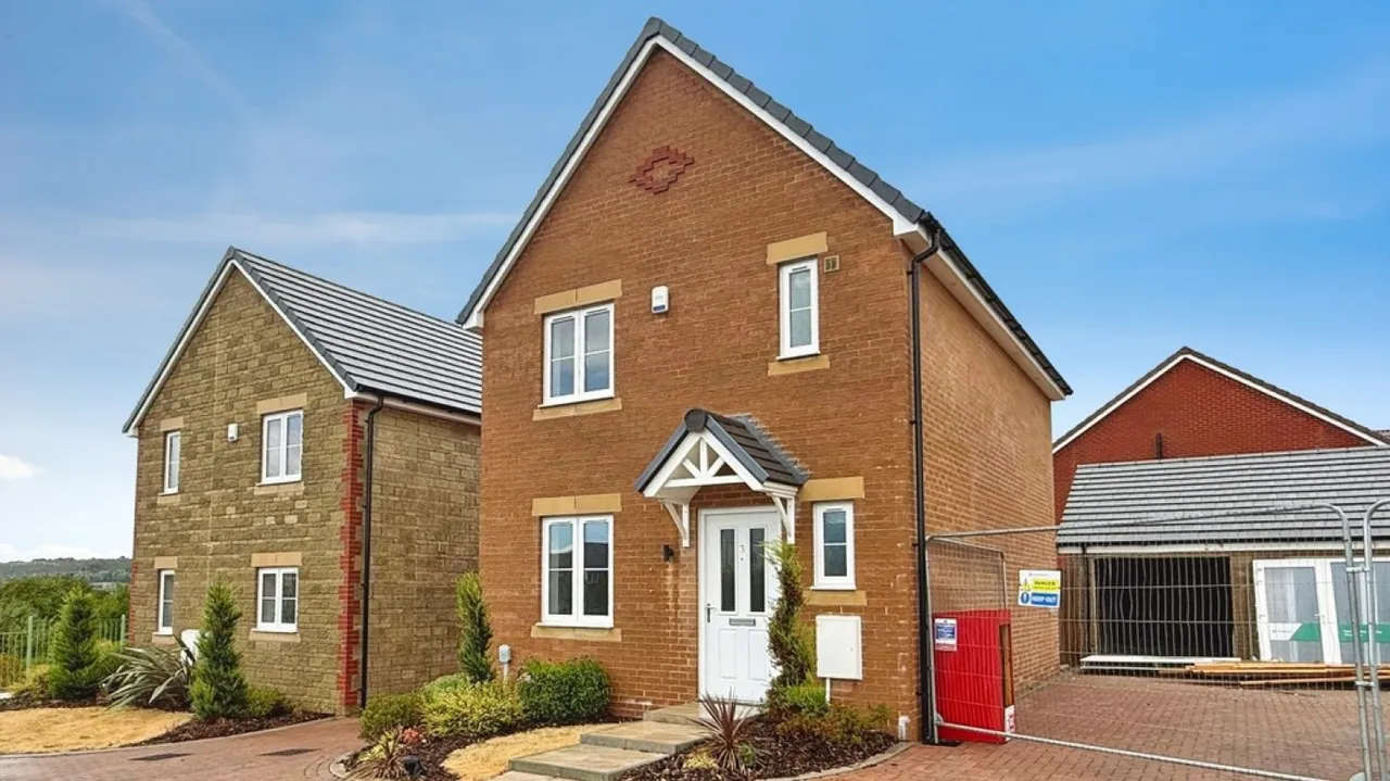 3 bed house for sale — Saturn Close, Warminster