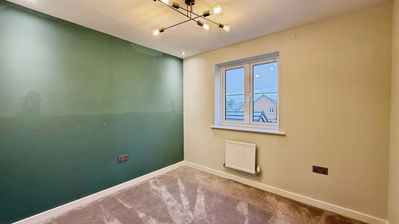 Saturn Close, Warminster, photo 11