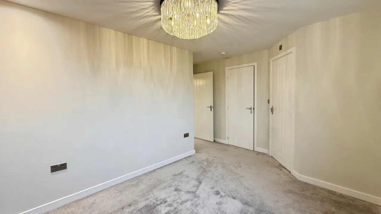 Saturn Close, Warminster, photo 9