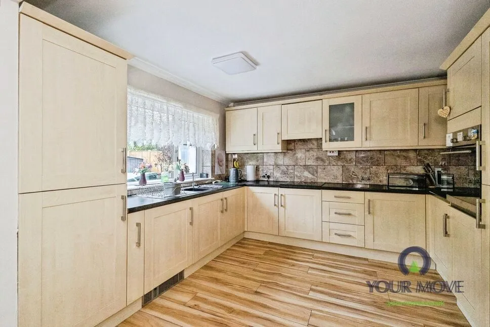 Oswald Street, Shaw, OL2, photo 2