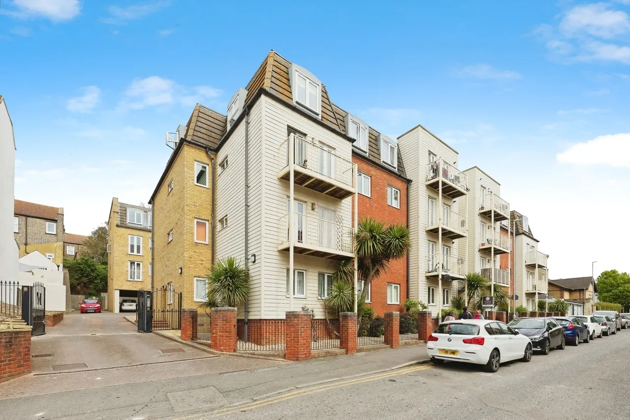 2 bed flat for sale, Dane Road, Margate, CT9