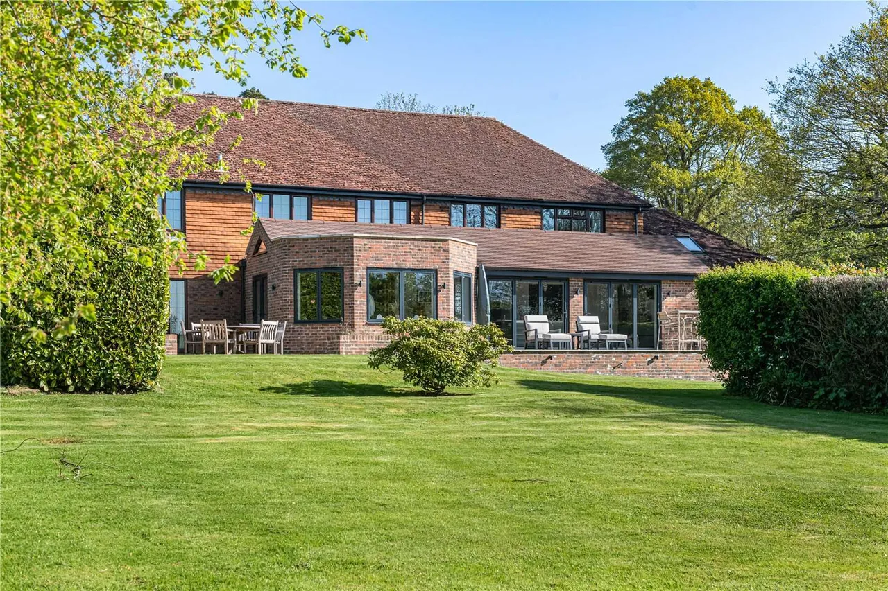 5 bed house for sale — The Street, Bolney, Haywards Heath, West Sussex, RH17 5PJ