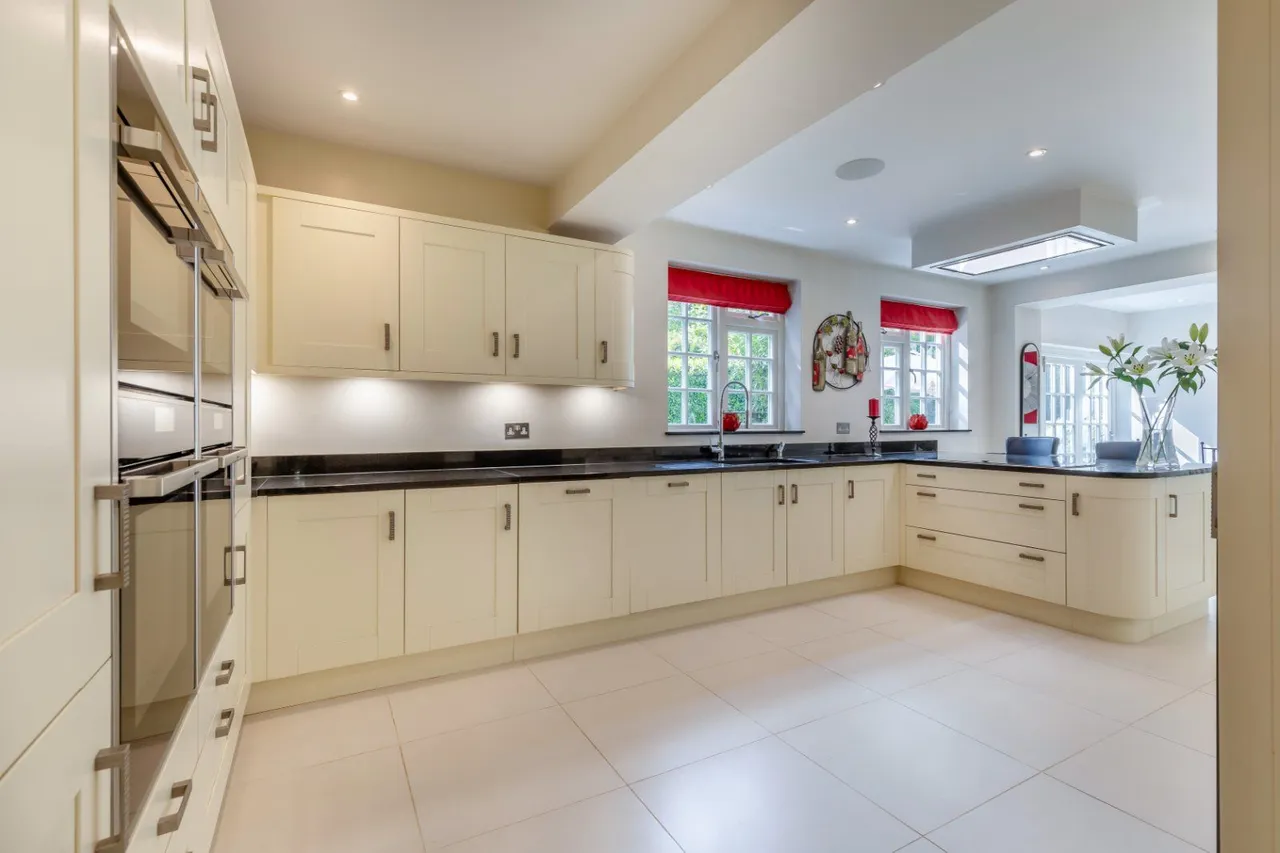 Marsham Lane, Gerrards Cross, Buckinghamshire, SL9 8HA, photo 5