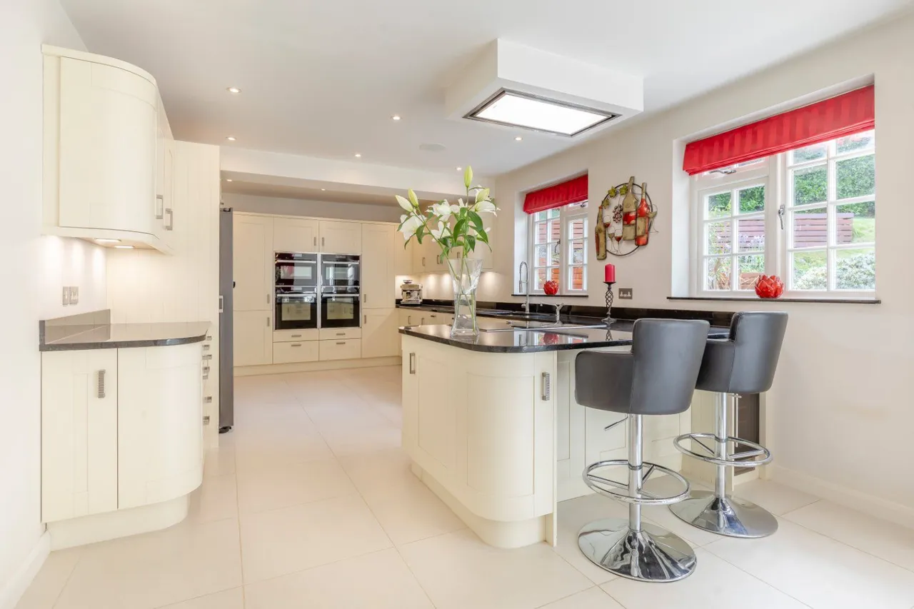 Marsham Lane, Gerrards Cross, Buckinghamshire, SL9 8HA, photo 10