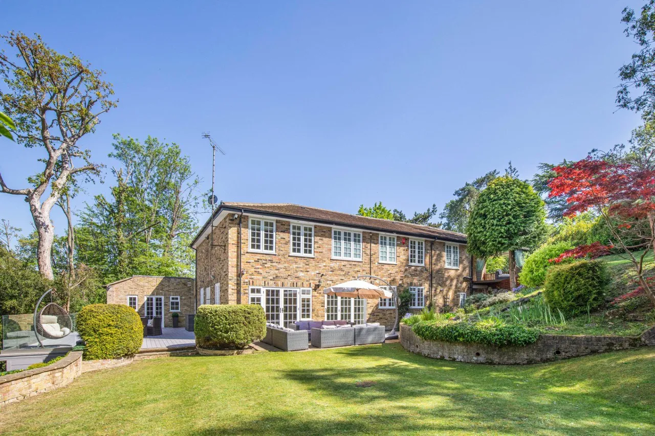 Marsham Lane, Gerrards Cross, Buckinghamshire, SL9 8HA, photo 2