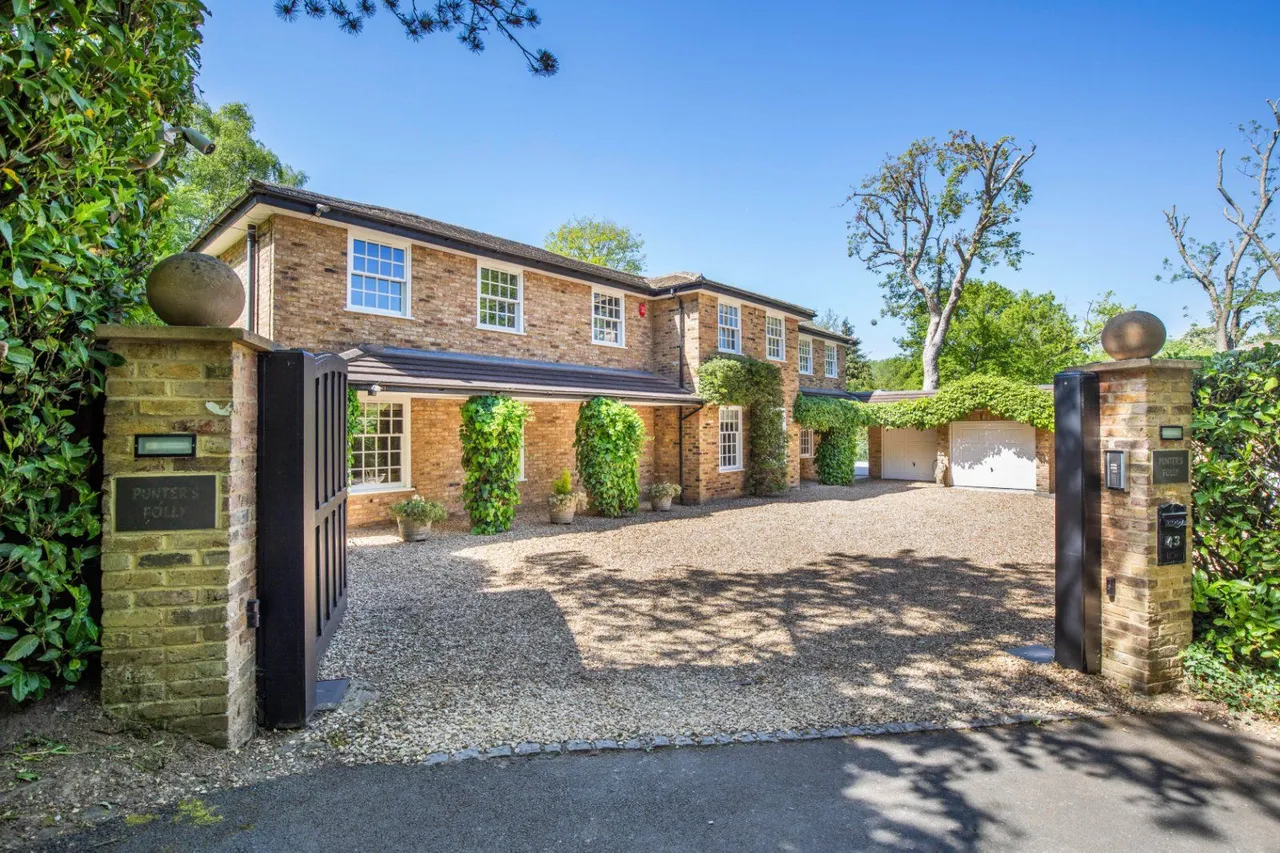 Marsham Lane, Gerrards Cross, Buckinghamshire, SL9 8HA, photo 3