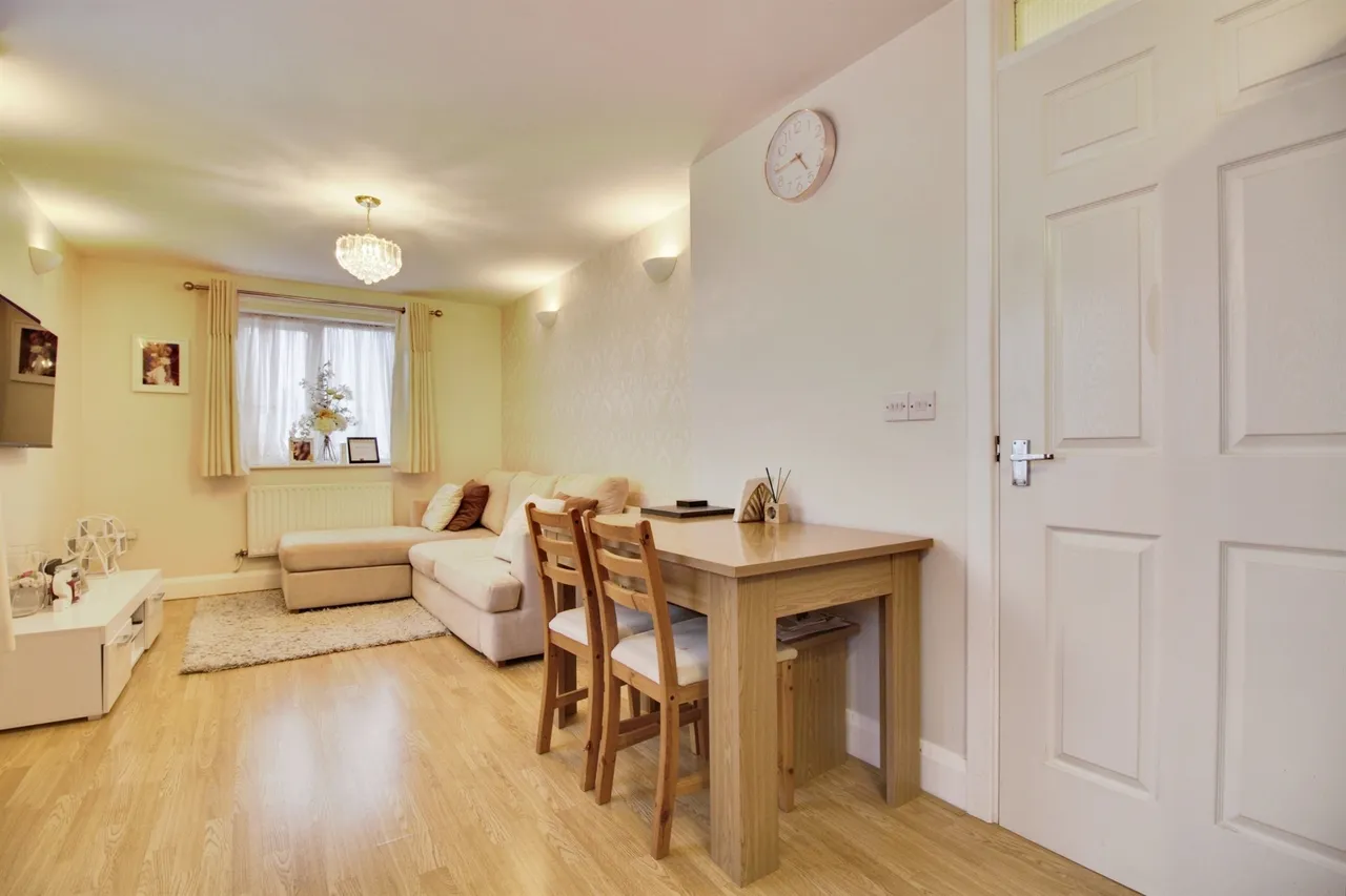 Wenham Place, Hatfield, photo 4