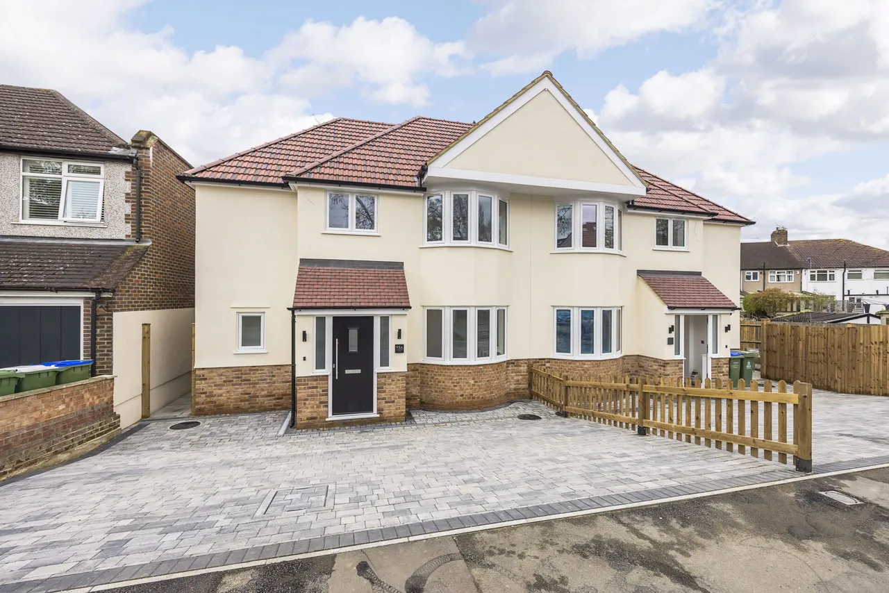 4 bed house for sale — Buckingham Avenue, Welling