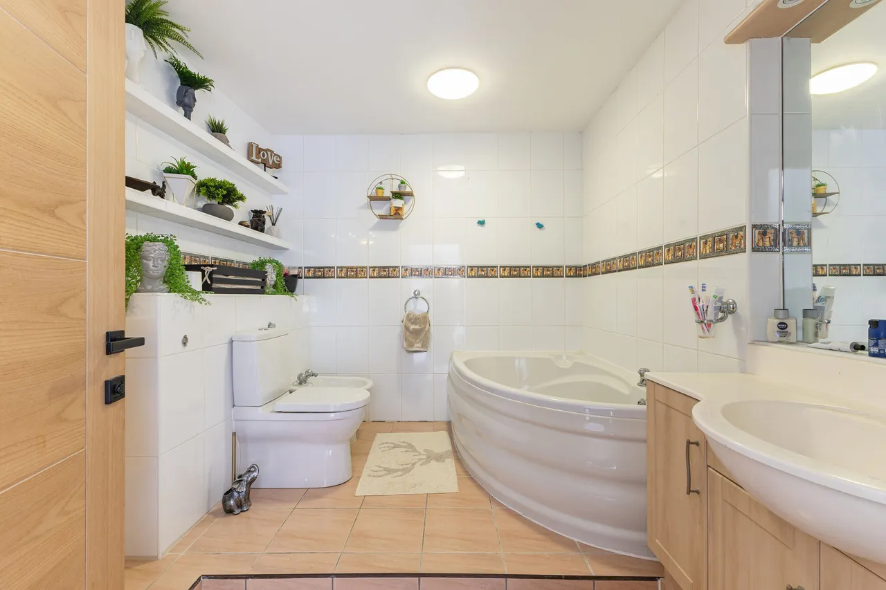 Tile Barn, Woolton Hill, RG20, photo 15