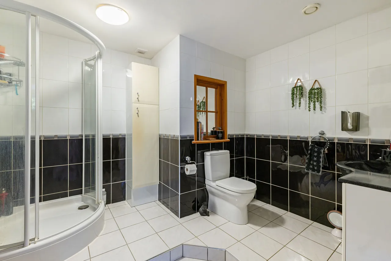 Tile Barn, Woolton Hill, RG20, photo 17