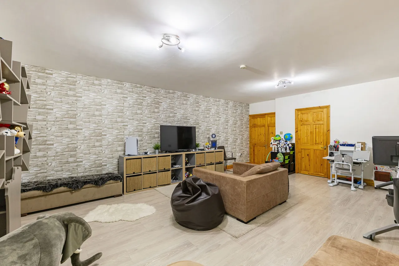 Tile Barn, Woolton Hill, RG20, photo 12