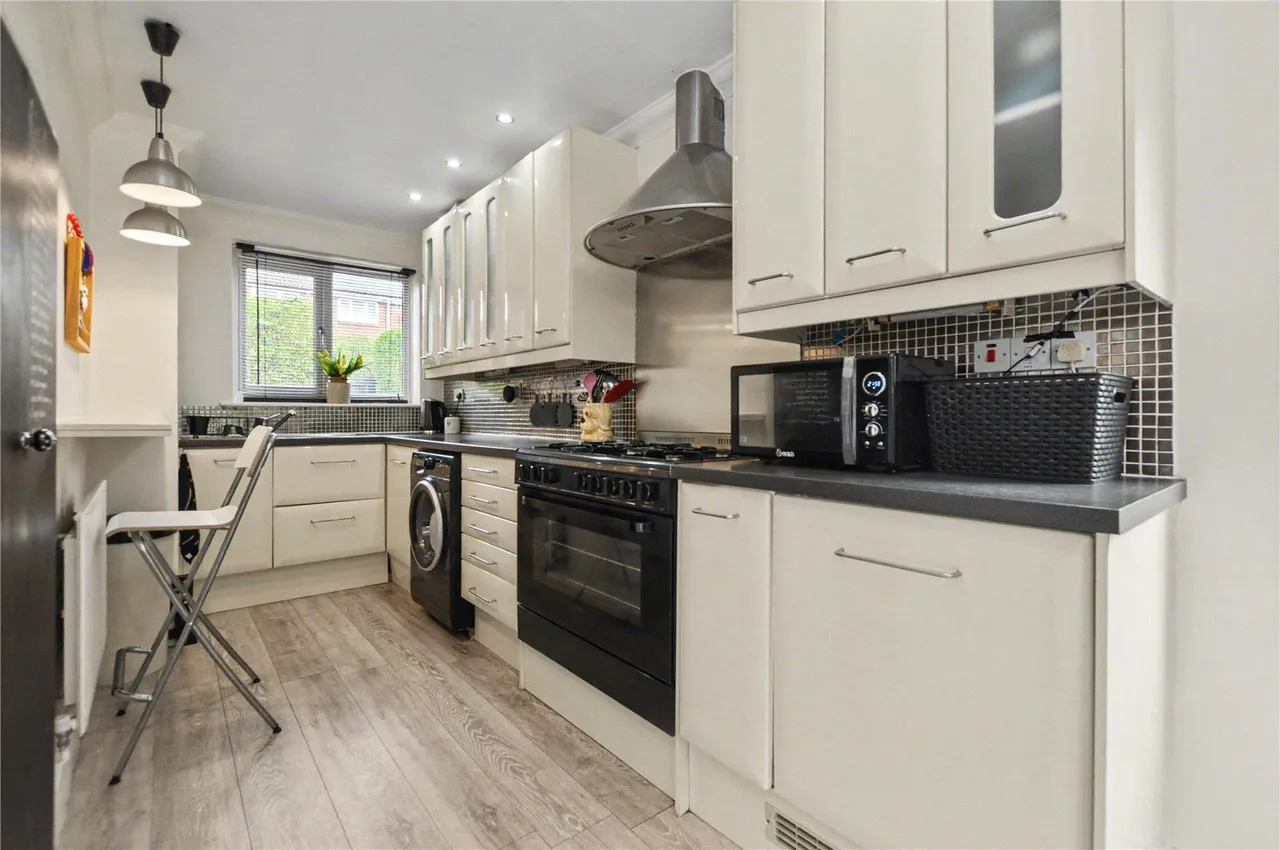 Cotswold Drive, Rothwell, LS26, photo 3