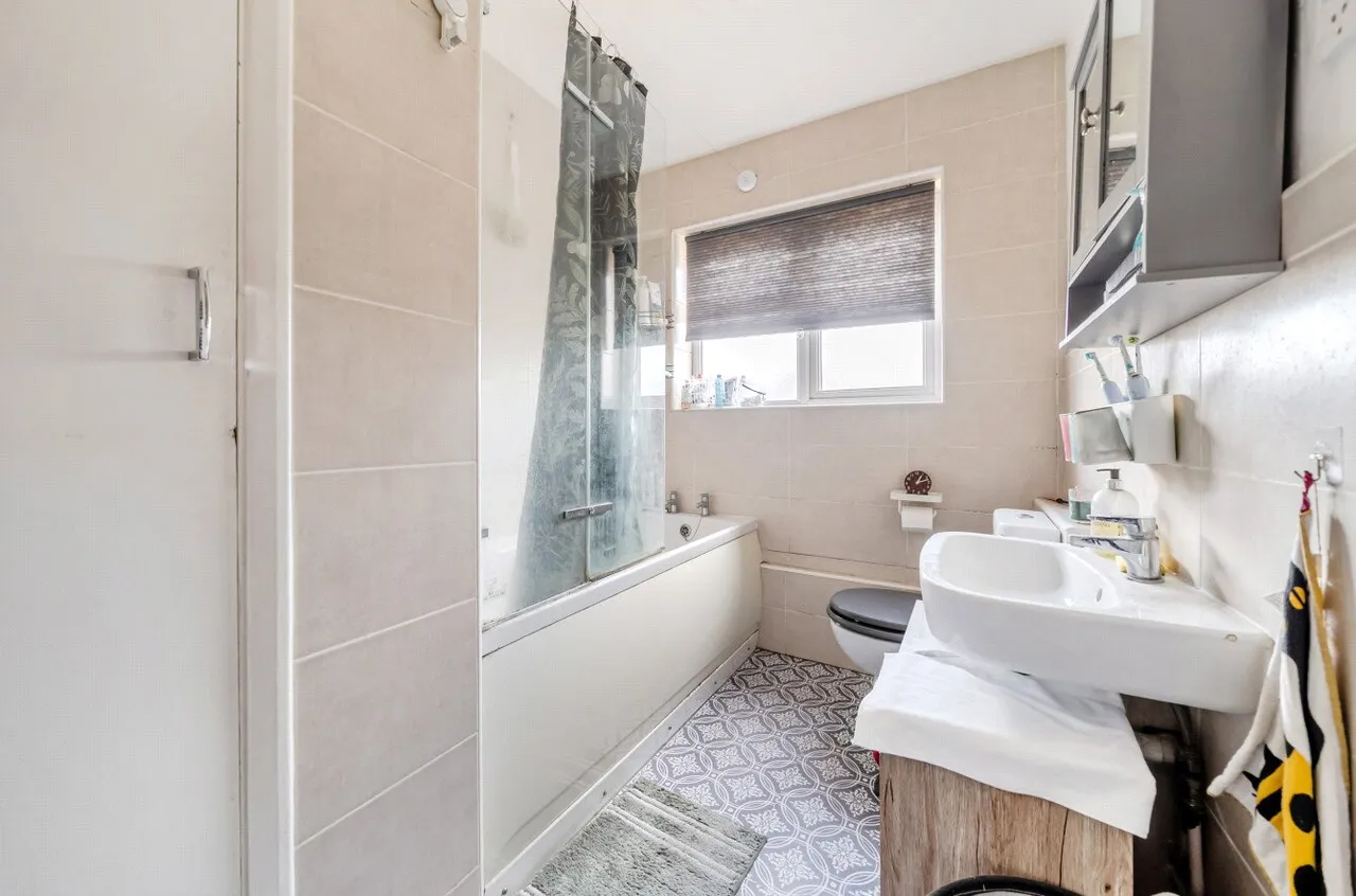 West Road, Guildford, GU1, photo 10