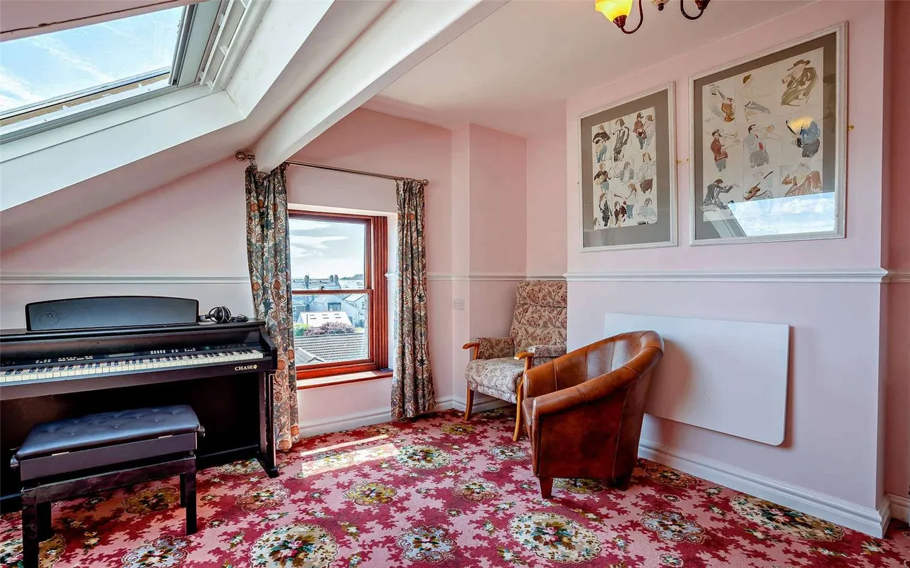 Clive Place, Penarth, CF64, photo 14