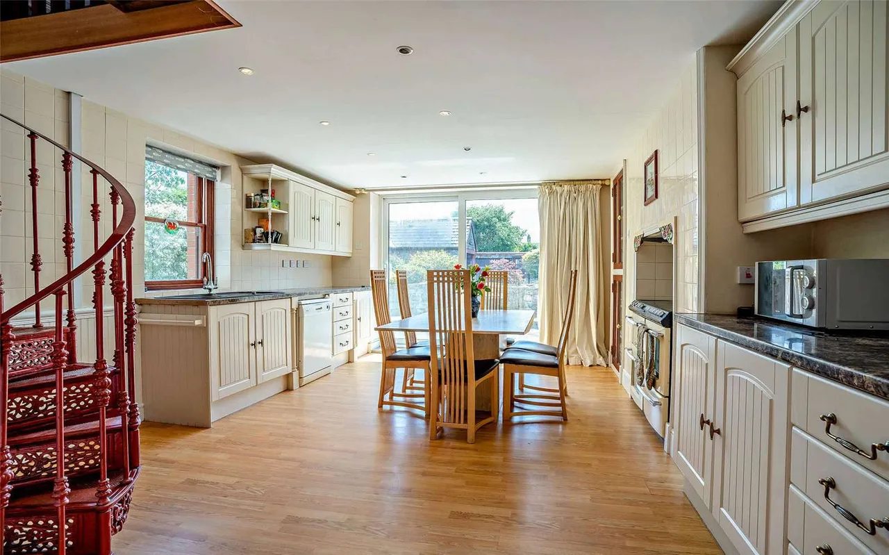 Clive Place, Penarth, CF64, photo 7