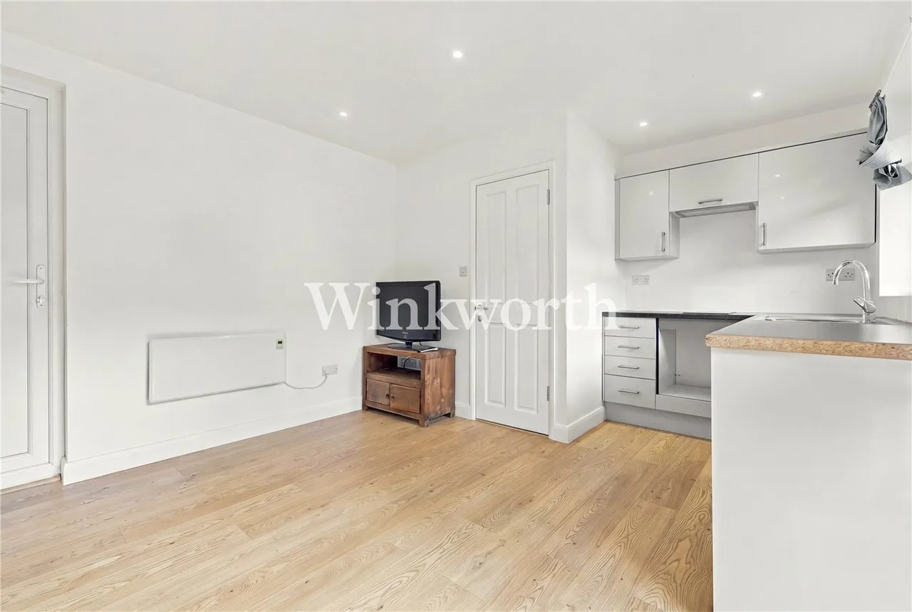 Woodberry Avenue London N21, photo 11