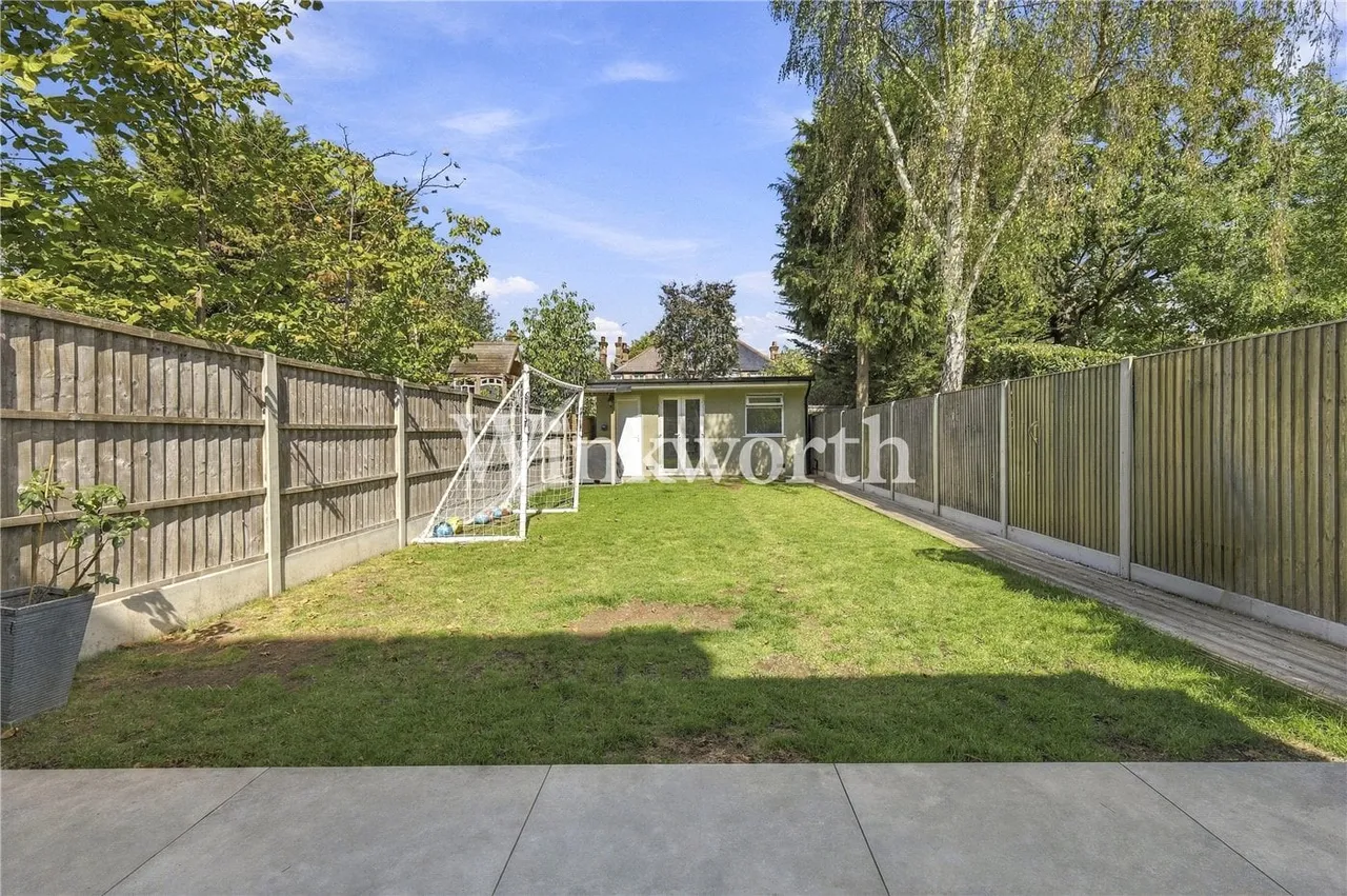 Woodberry Avenue London N21, photo 12