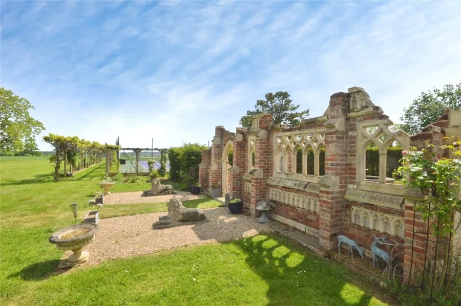 with 5 bedrooms in Sheering, CM22, photo 17