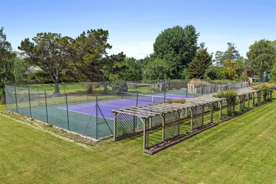 with 5 bedrooms in Sheering, CM22, photo 25