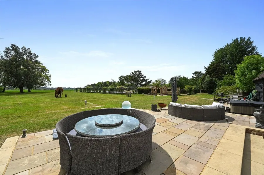 with 5 bedrooms in Sheering, CM22, photo 20