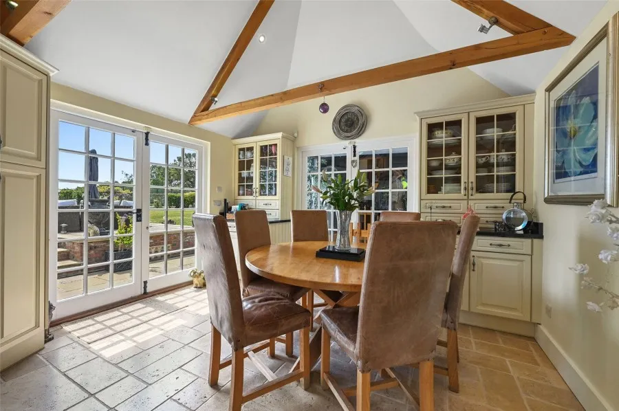 with 5 bedrooms in Sheering, CM22, photo 8