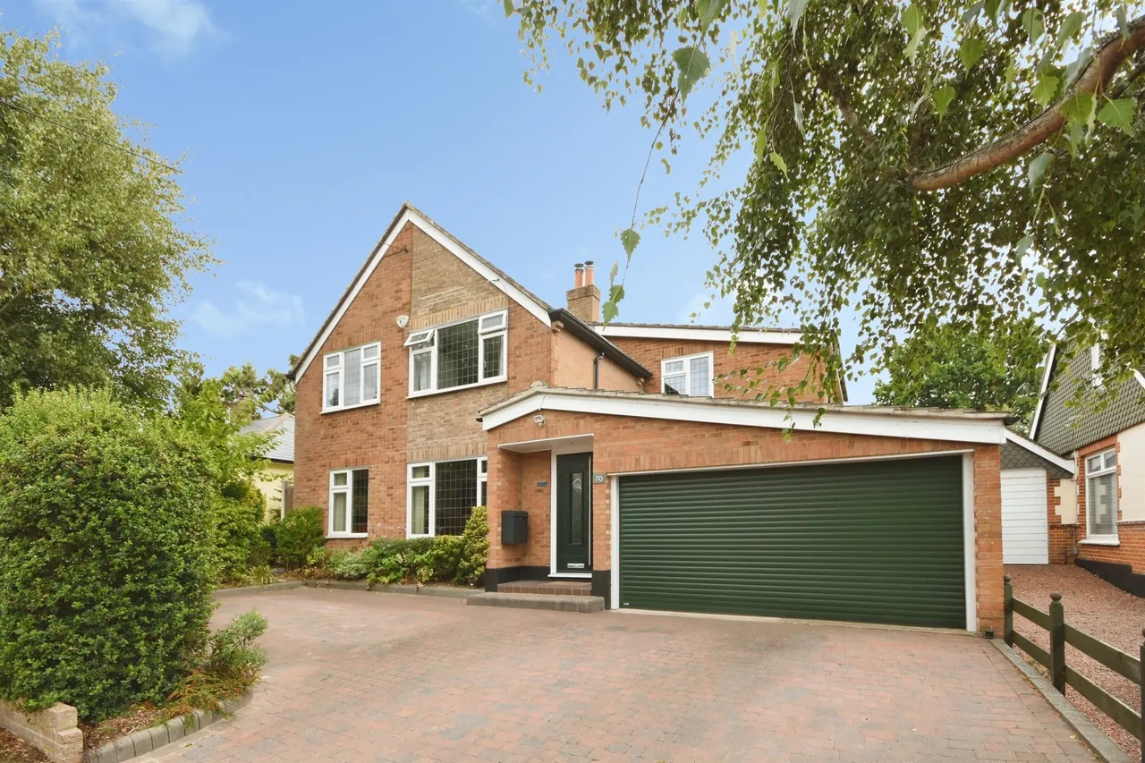 4 bed house for sale — Mountnessing Road, Billericay