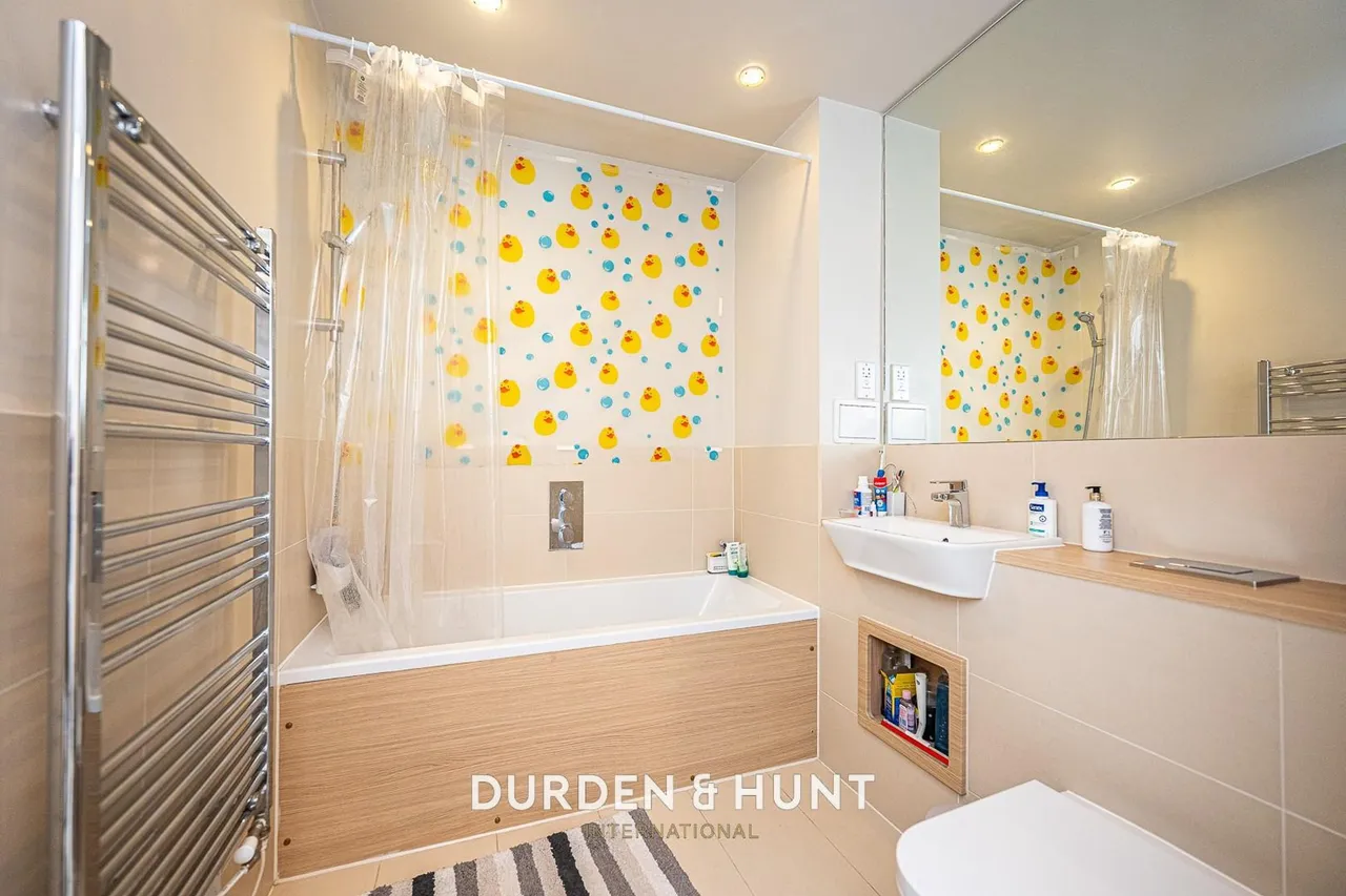 Larch Place, Violet Court, RM3, photo 9