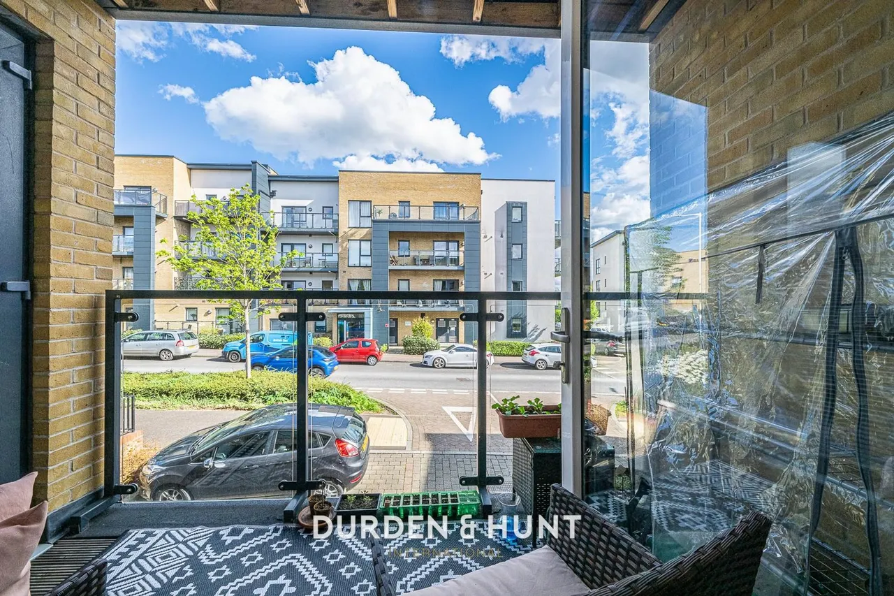 Larch Place, Violet Court, RM3, photo 4