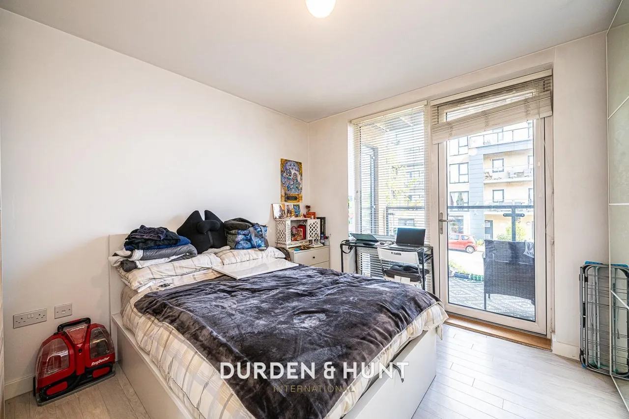 Larch Place, Violet Court, RM3, photo 8