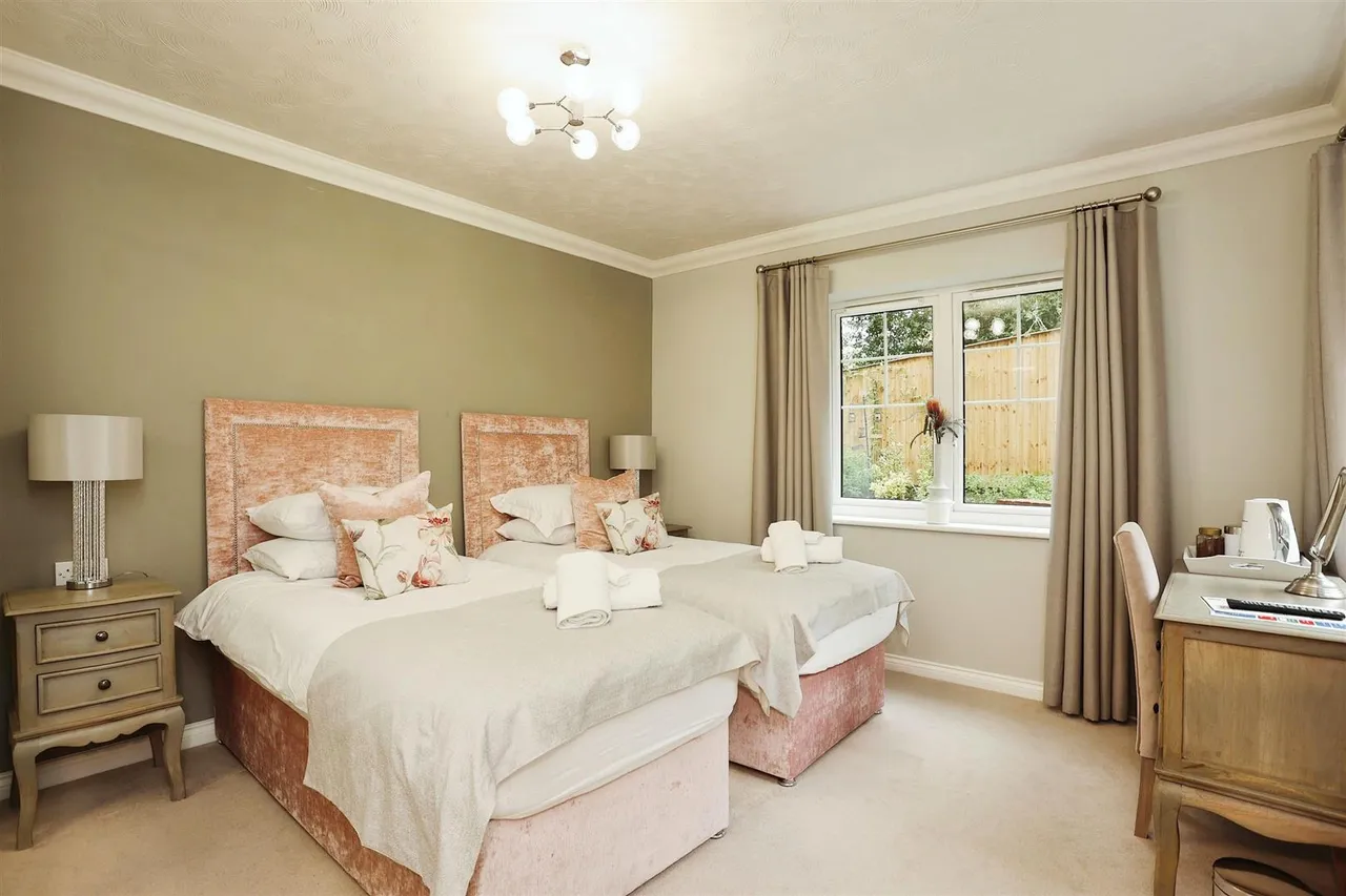 Manor Park, Ruddington, NG11, photo 14