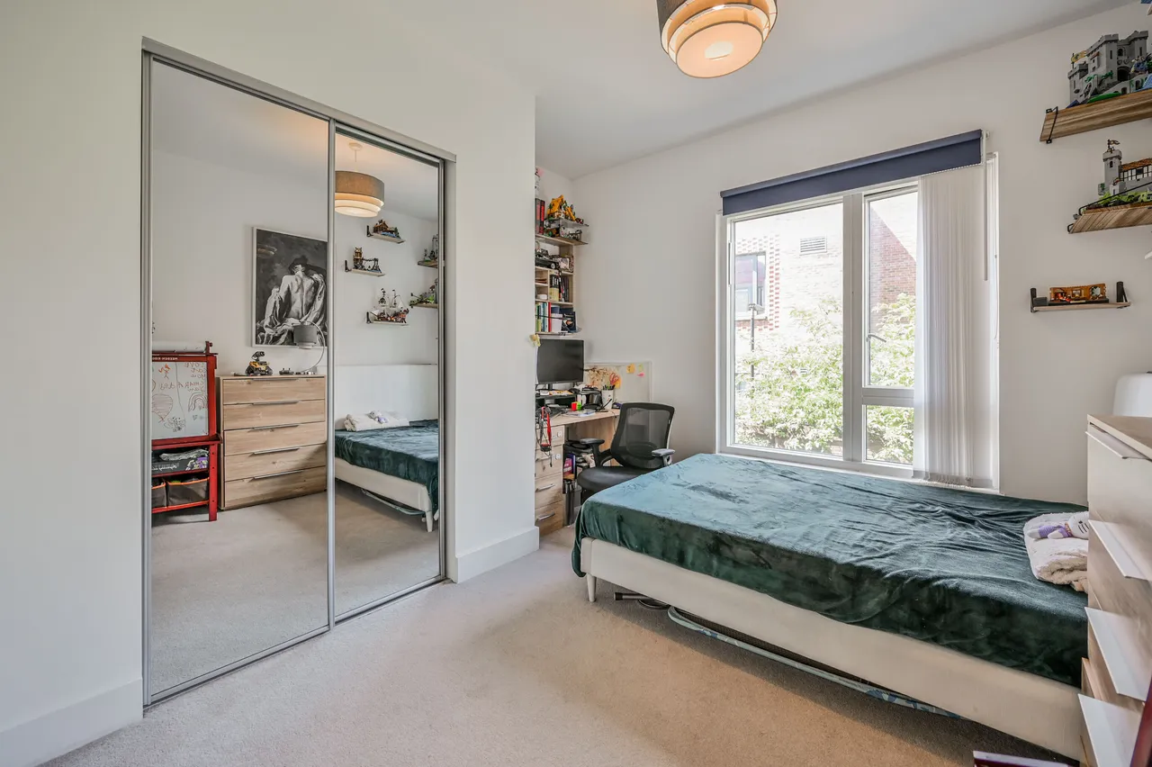295d, Hermitage Road, LONDON, photo 12