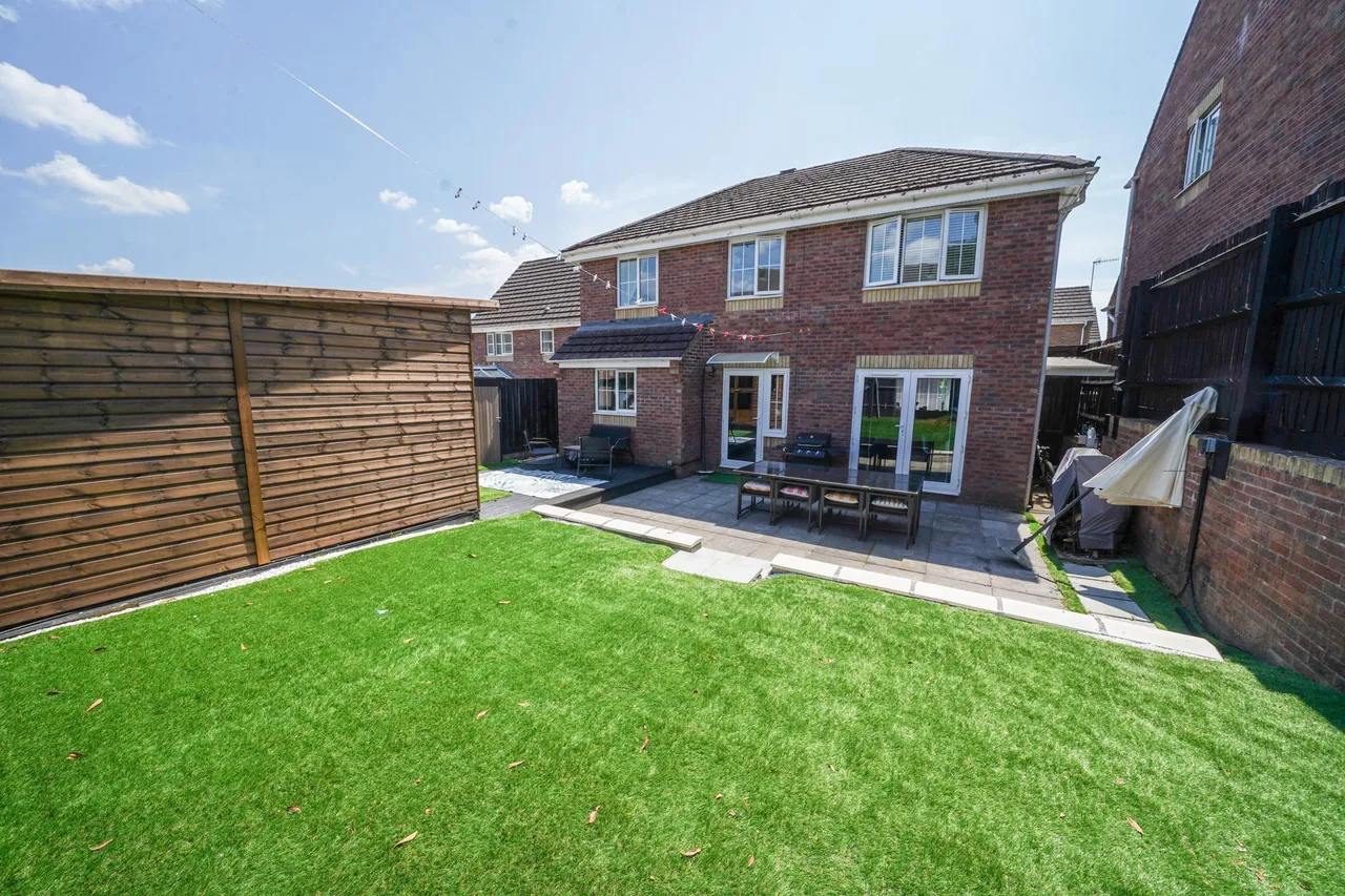 Royston Court, Neath, SA10, photo 40