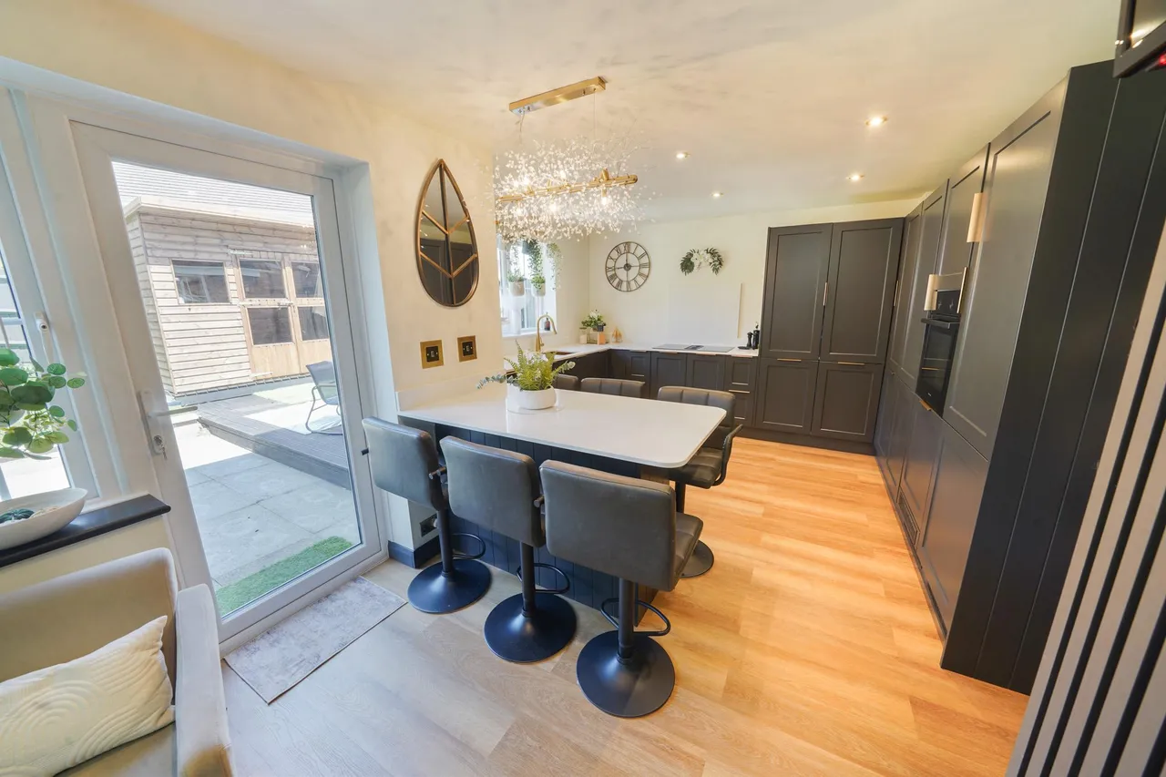 Royston Court, Neath, SA10, photo 11